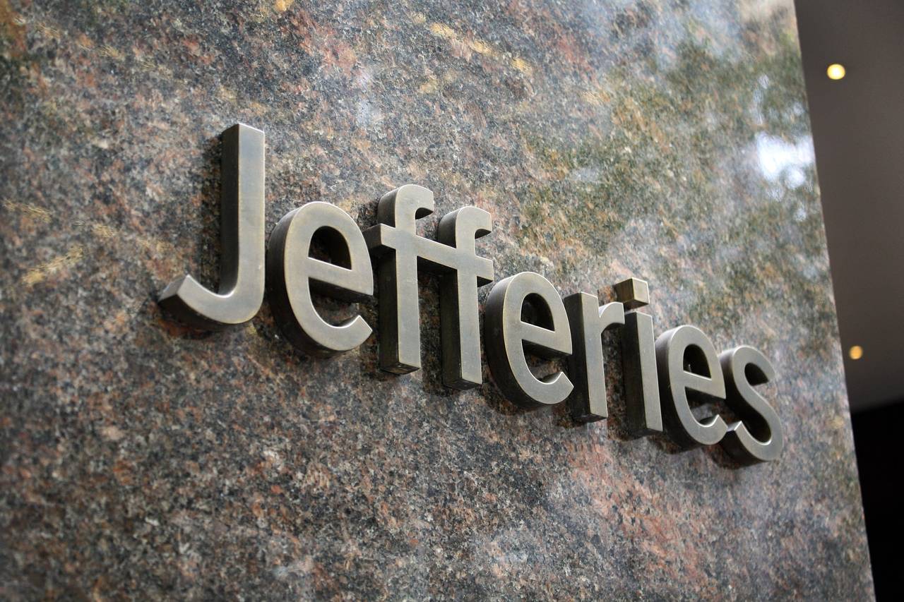 Jefferies: Aυξάνει την τιμή-στόχο για την Πειραιώς στα 5,25 ευρώ