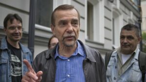 Συνελήφθη στην Μόσχα ο γνωστός ακτιβιστής για τα ανθρώπινα δικαιώματα Λεβ Πανομαριόφ