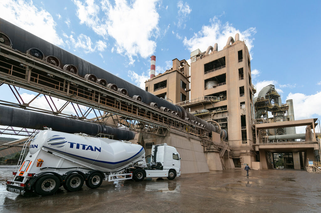 Στους δείκτες της FTSE η μετοχή της Titan - Οι αλλαγές