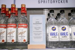 Σουηδία και Φινλανδία διακόπτουν την πώληση ρωσικών αλκοολούχων ποτών