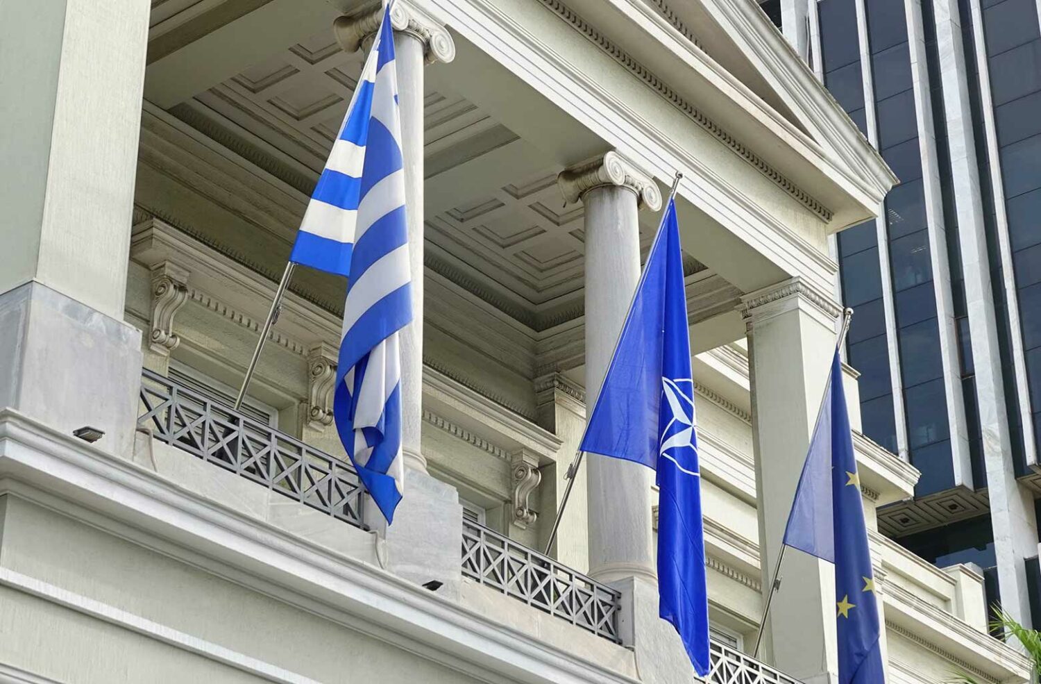 Το υπουργείο Εξωτερικών ενεργοποίησε τηλεφωνική γραμμή εκτάκτου ανάγκης για αρωγή σε Έλληνες στο Λίβανο