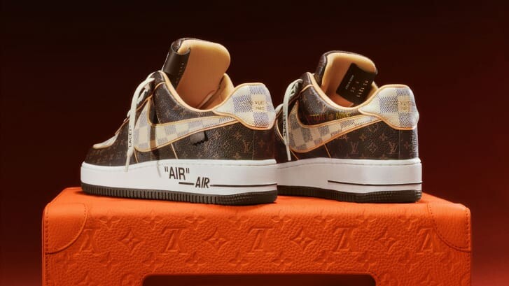 Τα sneakers διαθέτουν την εκτύπωση «Louis Vuitton Air» στη γλώσσα, το «Air» στη γραμματοσειρά Helvetica που χρησιμοποιεί ο Abloh στη σόλα και τα κλασικά μοτίβα του οίκου στο επάνω μέρος. Ο Virgil Abloh σχεδίασε αυτά τα ζεύγη για την 40ή επέτειο του Nike Air Force 1. Τα έσοδα από την πώληση θα διατεθούν στο Ταμείο Υποτροφιών «The Virgil Abloh 'Post-Modern' Scholarship Fund, το οποίο ο Αμερικανός σχεδιαστής είχε δημιούργησε για να ενισχύσει σπουδαστές αφροαμερικανών ή αφρικανικής καταγωγής.