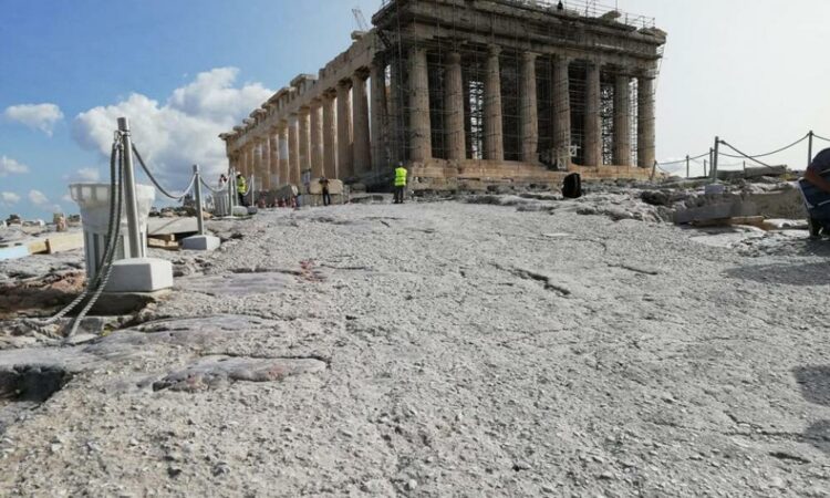 Economist: H Ακρόπολη στη λίστα με τις πιο ολέθριες παρεμβάσεις σε μνημεία