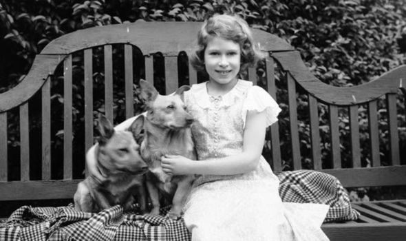 Η βασίλισσα Ελισάβετ φέρεται να κυκλοφόρησε ένα άρωμα για σκυλάκια