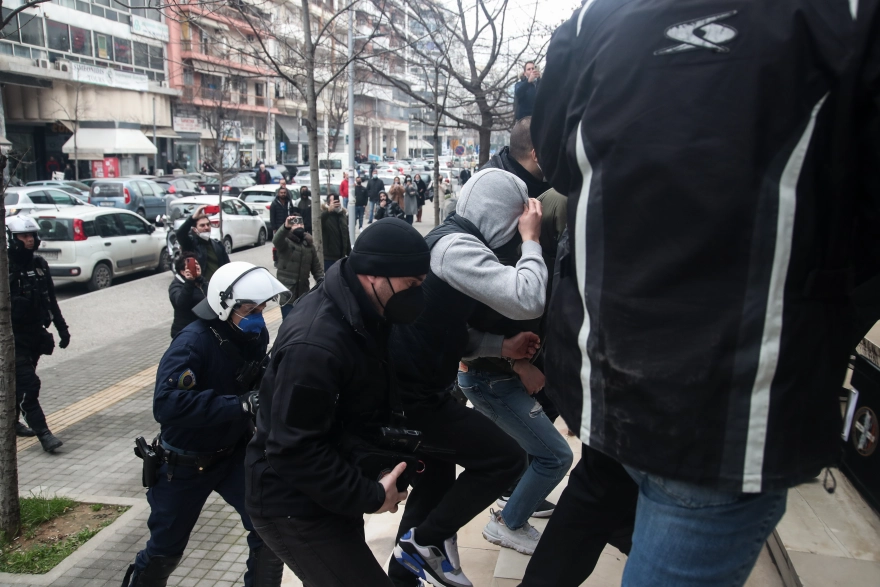 Δολοφονία του Άλκη στην Θεσσαλονίκη: Ο ένας τον άλλον κατηγορούν οι συλληφθέντες - Πήραν προθεσμία από την Ανακρίτρια