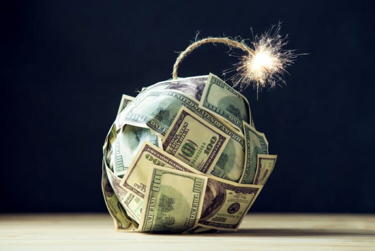 Economist: Φουσκώνει ο λογαριασμός του παγκόσμιου χρέους