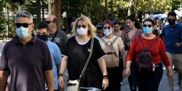 Κορωνοϊός: Εισήγηση για άρση της μάσκας στους εξωτερικούς χώρους