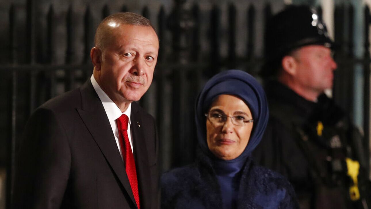Ερντογάν: «Παραμένουμε σπίτι με τον Ταγίπ, η κατάστασή μας εξελίσσεται καλά» έγραψε η Εμινέ
