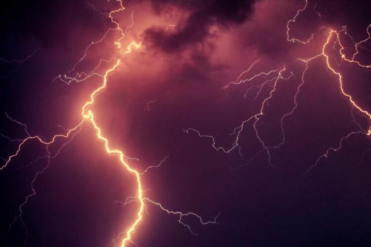 Έρχεται η κακοκαιρία «Μπιάνκα» με βροχές και καταιγίδες - Έκτακτο δελτίο επιδείνωσης καιρού