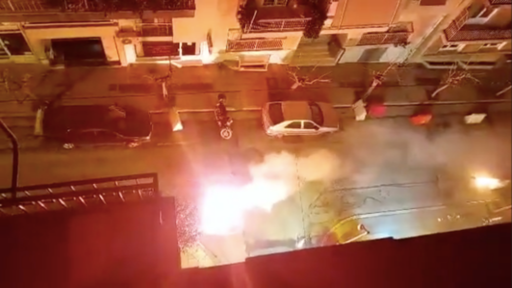 Εξάρχεια: Επίθεση με μολότοφ στο αστυνομικό τμήμα
