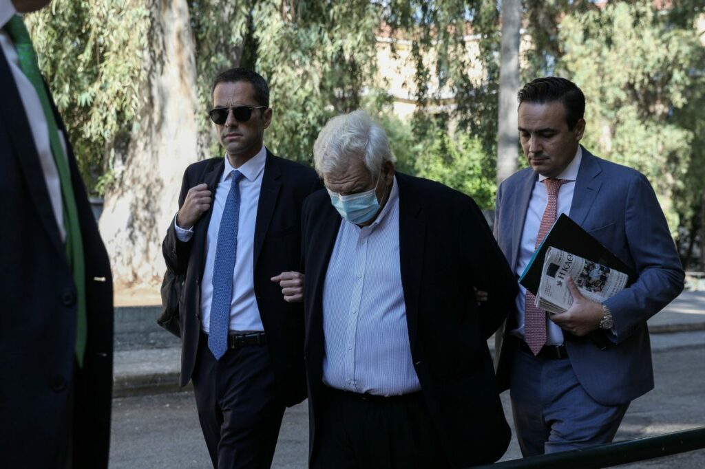 Υπόθεση Folli-Follie: Εκπνέει τον Μαρτίο το 18μηνο των Κουτσολιούτσων