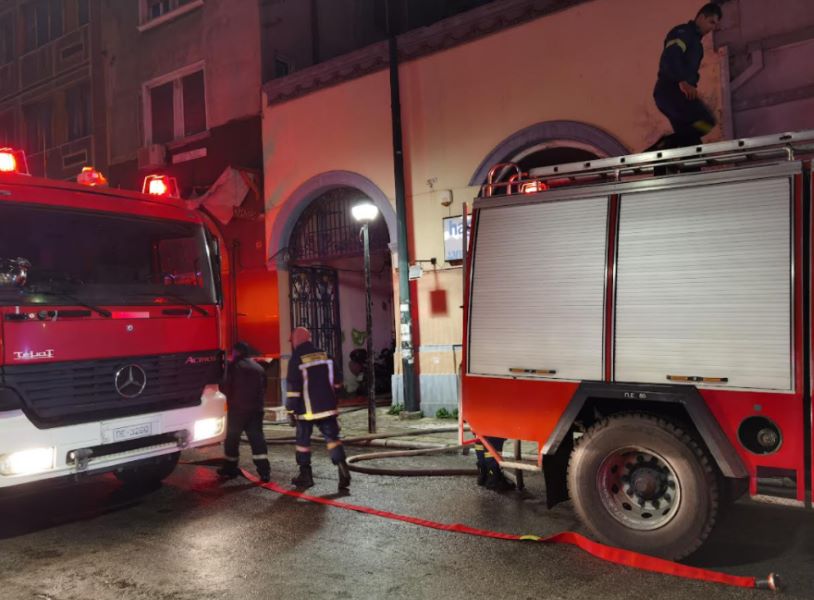 Φωτιά σε κατάστημα στον Πειραιά με έναν νεκρό