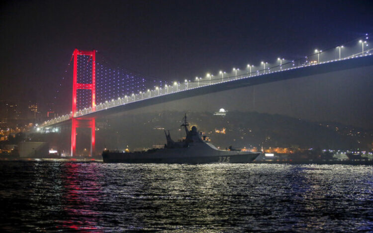 Τουρκία: Επιβάλλει περιορισμούς στη διέλευση πολεμικών πλοίων στα Στενά του Βοσπόρου