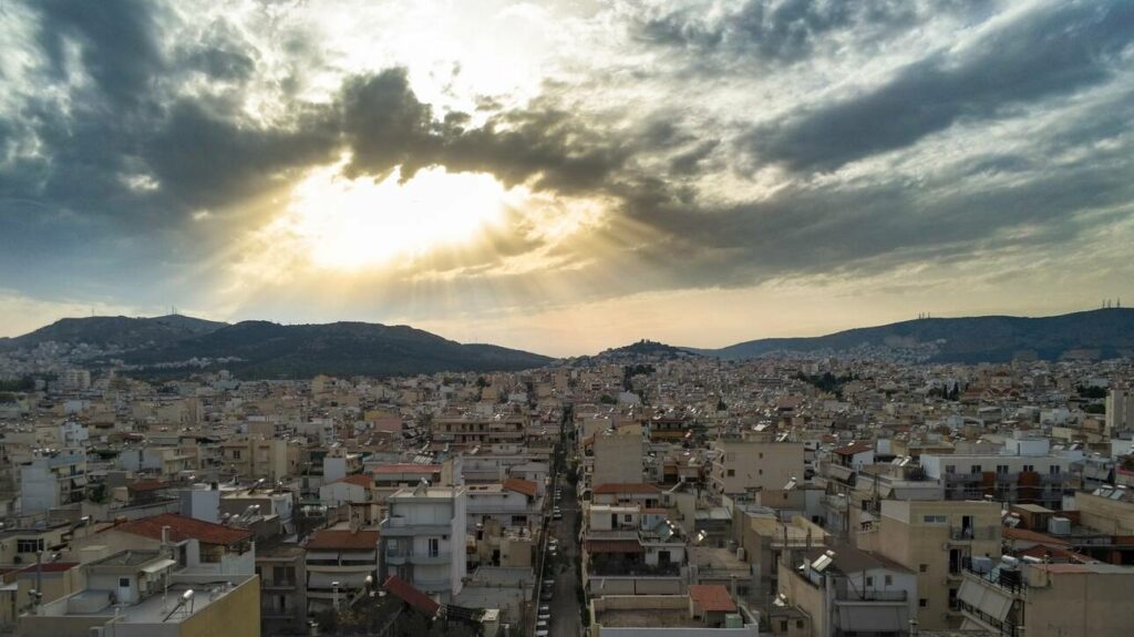 Στους 17 - 20 βαθμούς Κελσίου θα κυμανθεί αύριο η θερμοκρασία στη χώρα