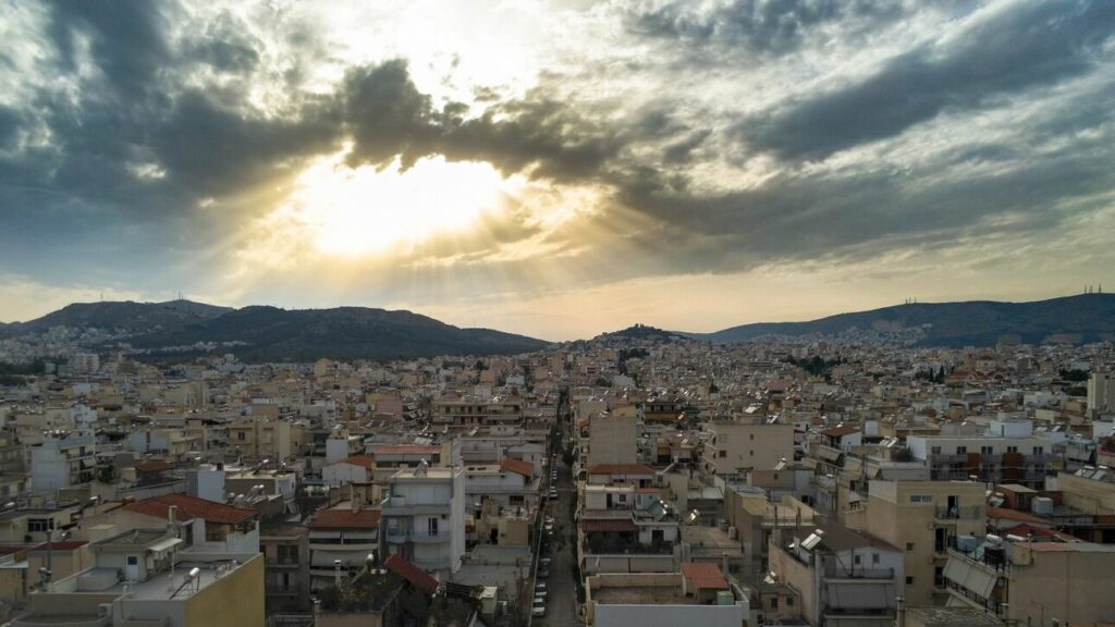 Καιρός: Hλιοφάνεια και άνοδο της θερμοκρασίας αναμένονται αύριο στη χώρα