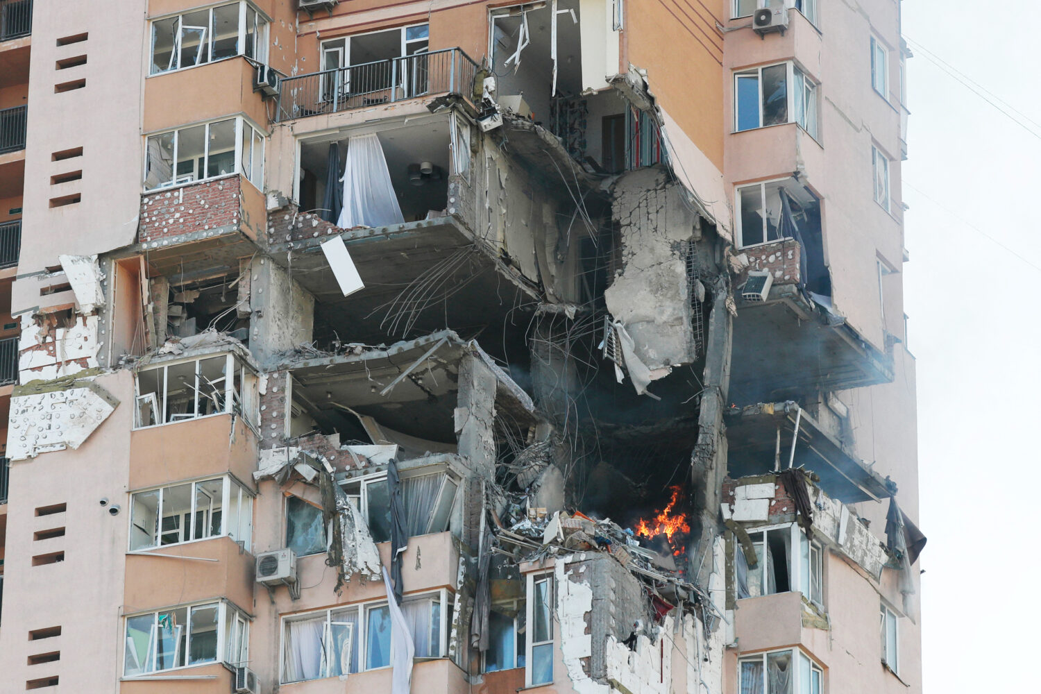 Πόλεμος στην Ουκρανία: Βομβαρδισμοί στο Κίεβο - Η Ρωσία κατέλαβε τη Μελιτόπολη - Μάχες στα περίχωρα