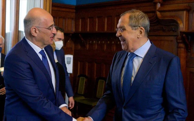 Συνέντευξη Δένδια - Λαβρόφ: Διερμηνέας έκλεψε την παράσταση