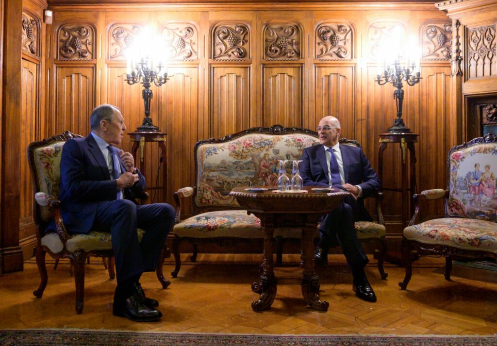 Μηνύματα Δένδια στην Τουρκία από τη Μόσχα - Τα «καρφιά» Λαβρόφ για τη Δύση