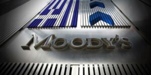 Διπλή αναβάθμιση από τη Moody's - Ένα «βήμα» από την επενδυτική βαθμίδα