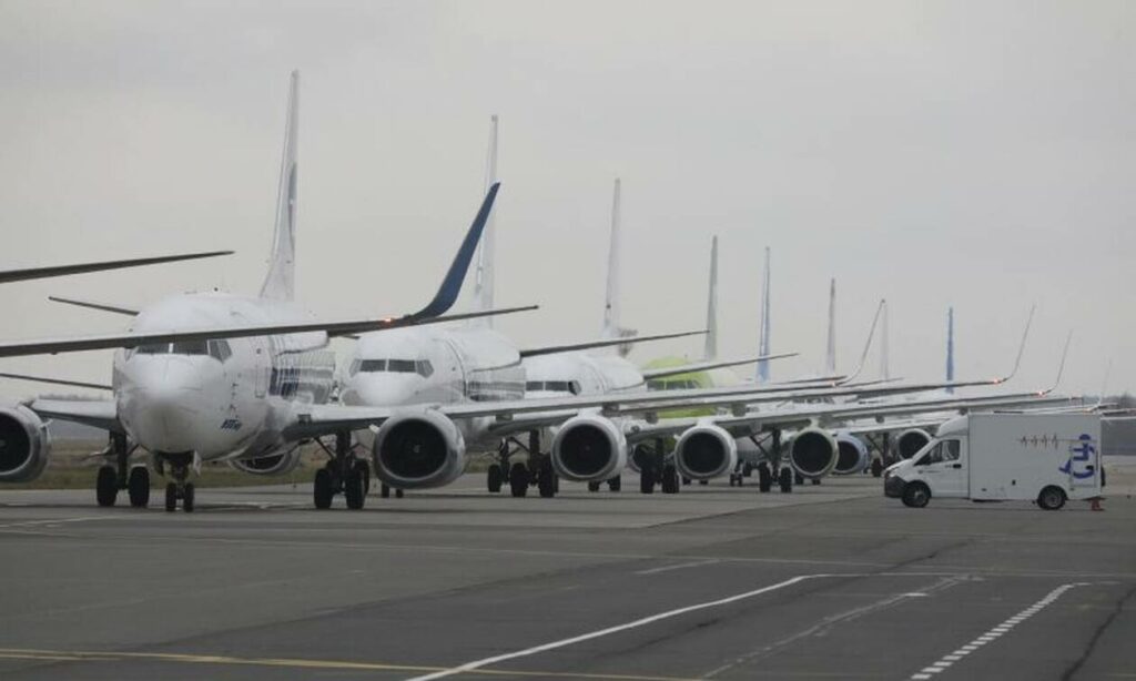 Στο Δυτικό Γιορκσάιρ (βόρεια Αγγλία), το έδαφος καλύφθηκε σήμερα το πρωί από χιόνι ύψους 12 εκατοστών, έγινε γνωστό από τη βρετανική μετεωρολογική υπηρεσία Met Office