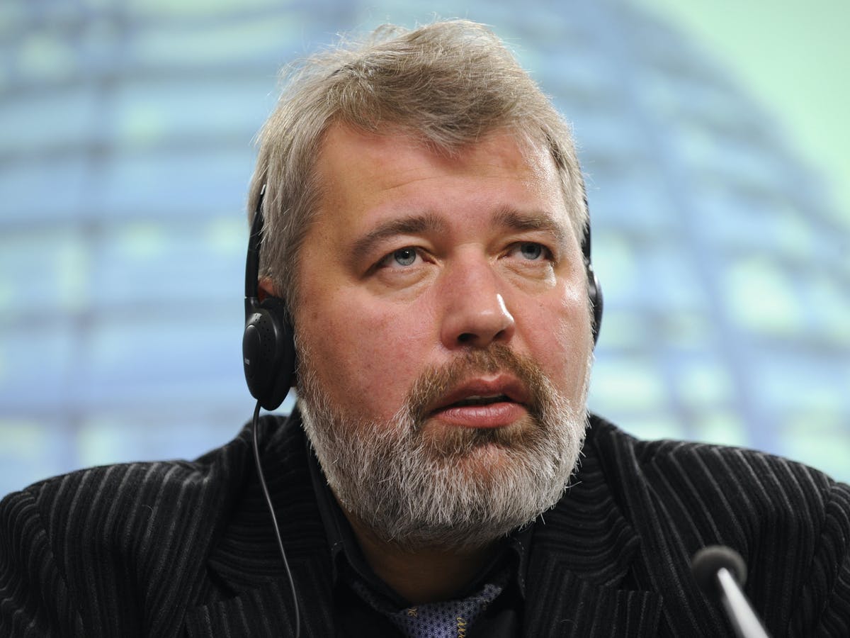 Ο νομπελίστας διευθυντής της ρωσικής εφημερίδας Novaya Gazeta και οι συντάκτες της καταδικάζουν τον πόλεμο