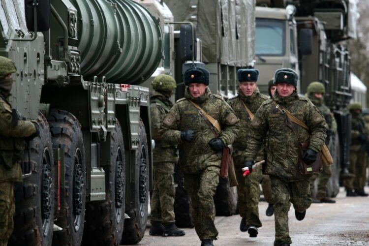 Ουκρανία: «Η Ρωσία αυξάνει τις δυνάμεις της στα σύνορα» λέει το ΝΑΤΟ - Σε εξέλιξη κυβερνοεπιθέσεις στο ουκρανικό Υπ. Άμυνας
