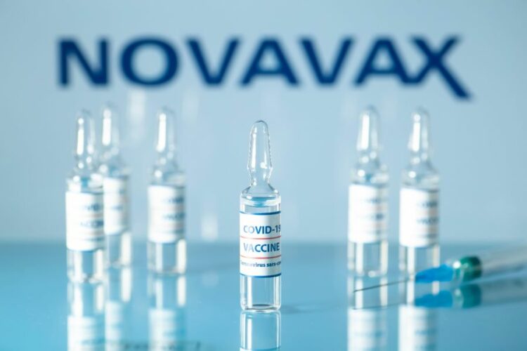 Εμβόλιο Novavax: Πότε ξεκινούν οι δόσεις στην Ελλάδα - Οι διαφορές του με τα mRNA εμβόλια