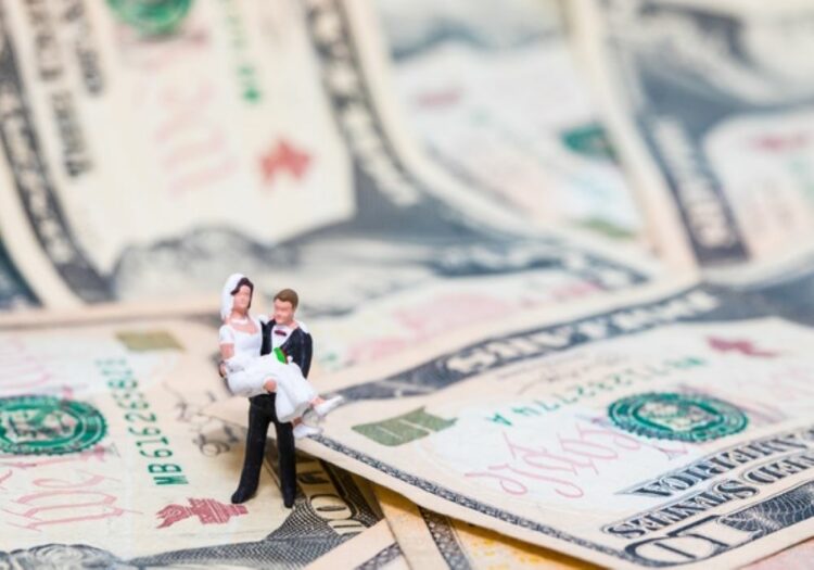 Οικονομολόγος του Χάρβαρντ: «Παντρευτείτε από συμφέρον»