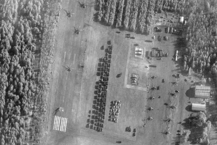 Δορυφορικές φωτογραφίες δείχνουν ανάπτυξη στρατευμάτων στα σύνορα Ουκρανίας - Λευκορωσίας