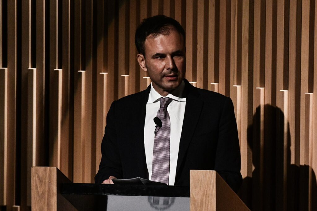 Σε δυσμένεια ο Αλ. Πατέλης: To δείπνο με τον CEO της JP Morgan και η εμπλοκή στις τράπεζες!