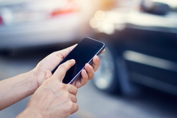 Eρχεται το car wallet: Άδεια, δίπλωμα οδήγησης και point system στο κινητό