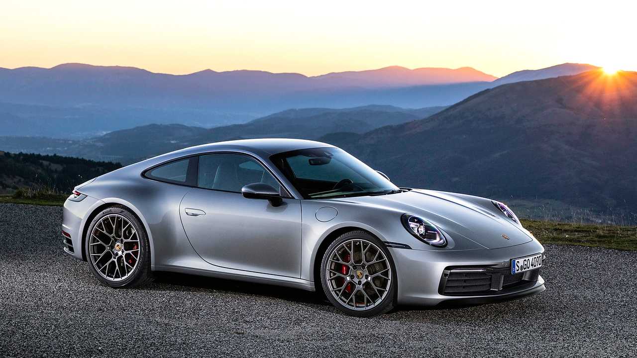 Porsche: Βλέπει ρεκόρ πωλήσεων και το 2022