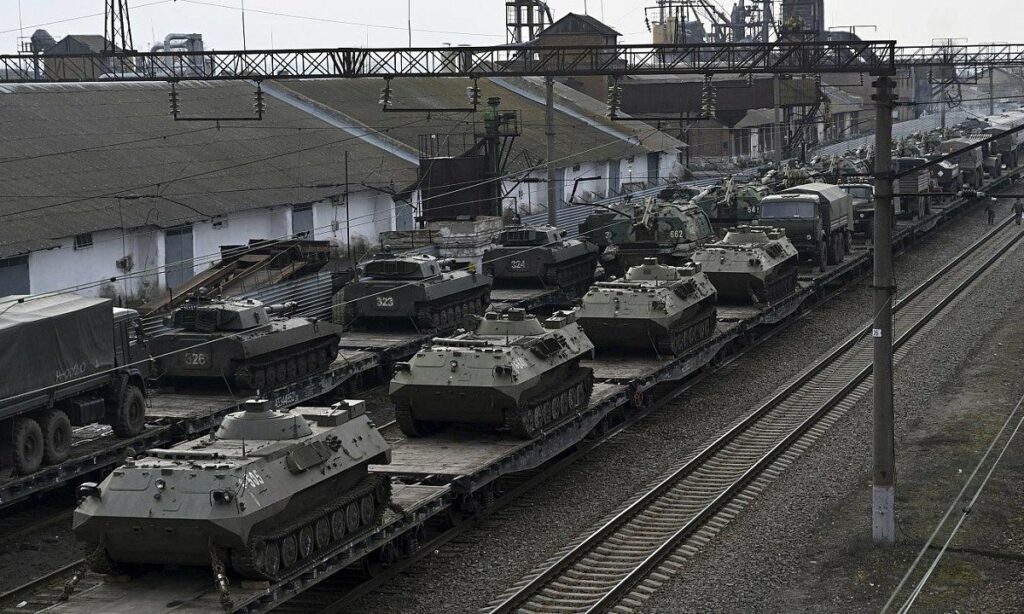 Το ρωσικό σχέδιο επίθεσης προβλέπει την περικύκλωση του ουκρανικού στρατού στα ανατολικά, σύμφωνα με ειδικούς