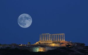Ελληνικός τουρισμός: Το «success story» και τα «αγκάθια» στον κλάδο
