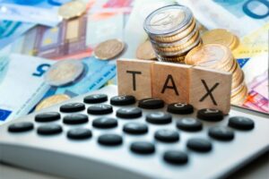 ΑΑΔΕ: 5,79 δισ. ευρώ οι απλήρωτοι φόροι το 2021, στα 111,4 δισ. τα ληξιπρόθεσμα χρέη
