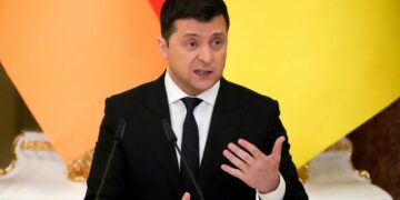 Έτοιμος να παραδοθεί ο Ζελένσκι: Ζητά διάλογο με τη Ρωσία