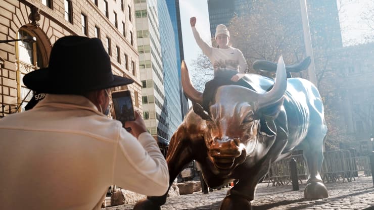 Wall Street: Ενα εκατομμύριο... νέοι εκατομμυριούχοι έγιναν πέρυσι μέσα σε ένα χρόνο