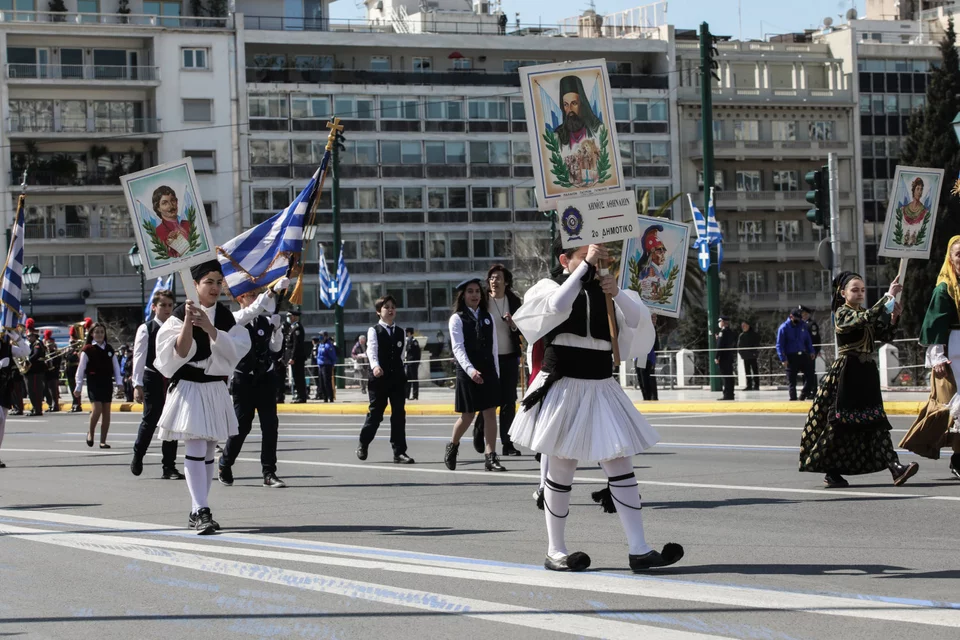 Ολοκληρώθηκε η μαθητική παρέλαση για την 25η Μαρτίου στο κέντρο της Αθήνας - Δείτε φωτογραφίες
