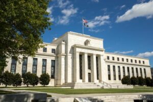 Fed: Αύξησε τα επιτόκια κατά 25 μονάδες βάσης