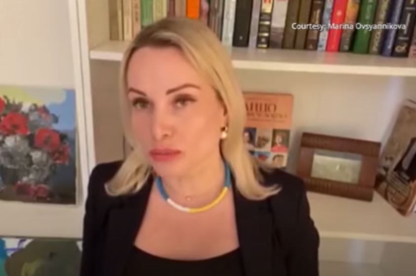 Μαρίνα Οβσιάνικοβα: Για παράνομη διαδήλωση κατηγορείται η Ρωσίδα δημοσιογράφος