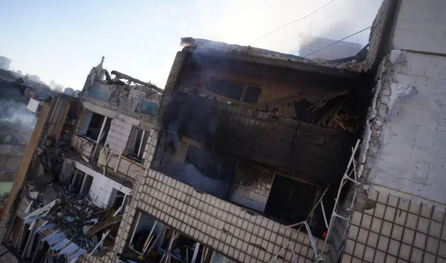 Πόλεμος στην Ουκρανία: Εκρήξεις στο Κίεβο, πολιορκείται η Οδησσός εν αναμονή των διαπραγματεύσεων
