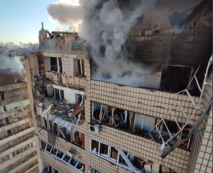 Πόλεμος στην Ουκρανία: Εκρήξεις στο Κίεβο, πολιορκείται η Οδησσός εν αναμονή των διαπραγματεύσεων