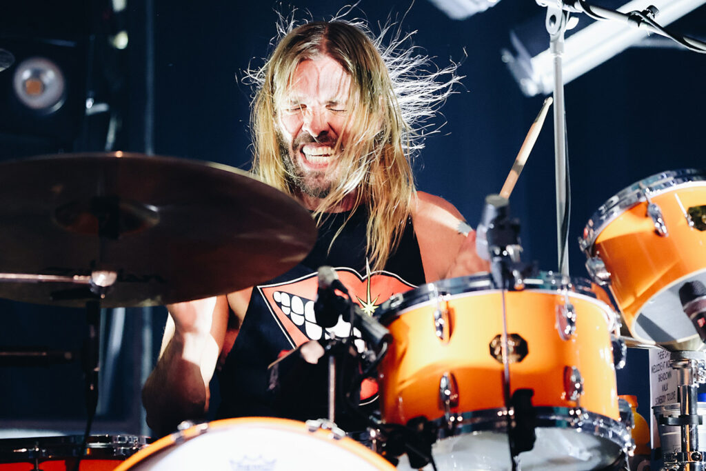 Τέιλορ Χόκινς: Πέθανε ο ντράμερ των Foo Fighters