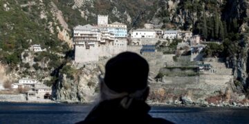 Μυστηριώδης κατάθεση 650.000 ευρώ σε μοναχό του Αγίου Όρους