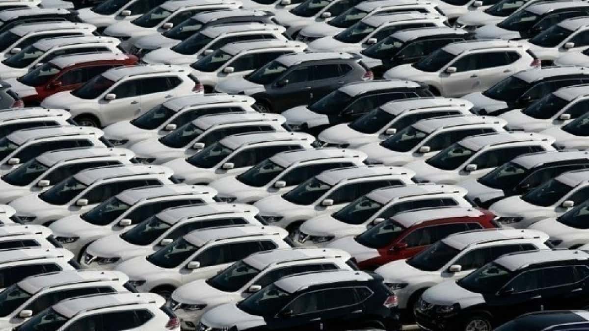 Πωλήσεις αυτοκινήτων σε ιστορικό χαμηλό