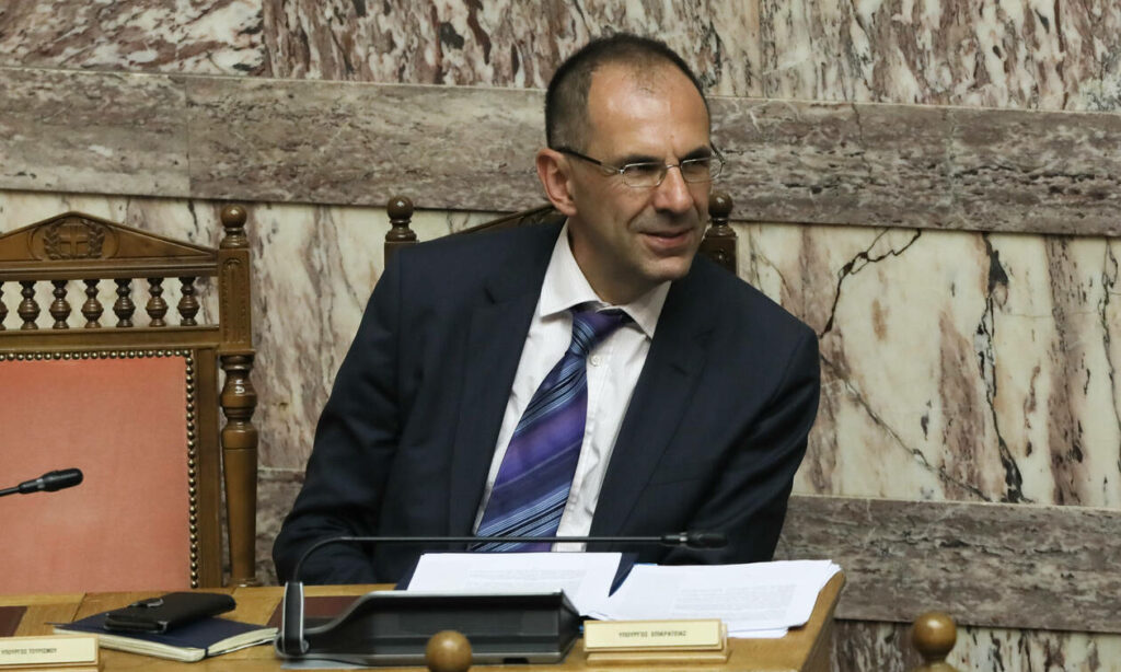 Με ήπια συμπτώματα κορωνοϊού ο υπουργός Επικρατείας Γ. Γεραπετρίτης