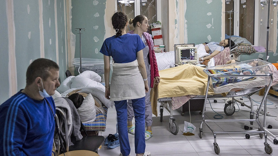 Ουκρανία: Έκκληση του ΠΟΥ για οξυγόνο και βοήθεια σε χιλιάδες ασθενείς με κορωνοϊό