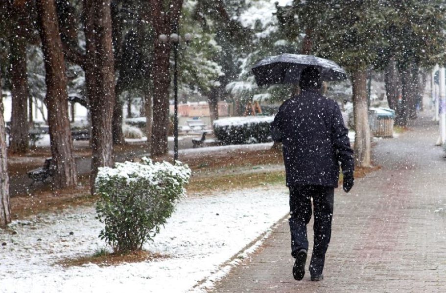 Καιρός: Πολικές θερμοκρασίες και σήμερα με βροχές και χιόνια - Πόσο θα διαρκέσει η νέα ψυχρή εισβολή
