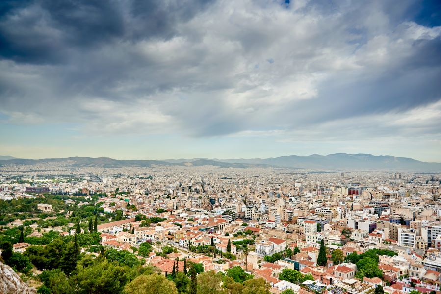 Καιρός: Πέφτει η θερμοκρασία από σήμερα - Βροχές και σποραδικές καταιγίδες, πού θα χιονίσει