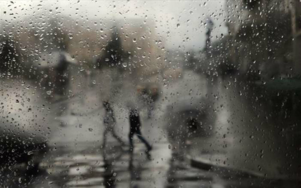 Καιρός: Βροχές, καταιγίδες και χιονοπτώσεις αναμένονται αύριο